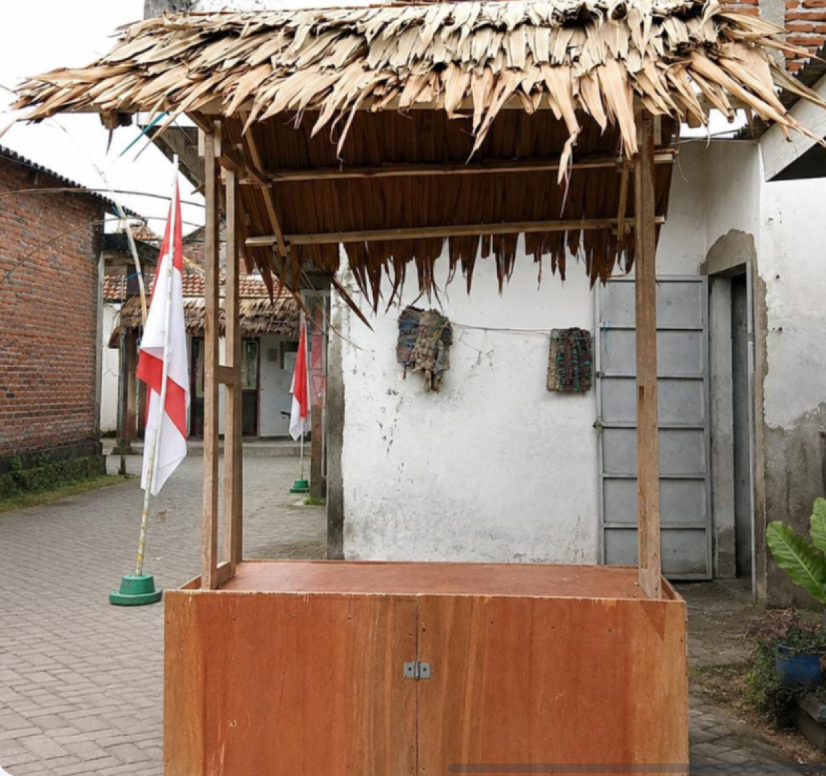 BOOTH STAND